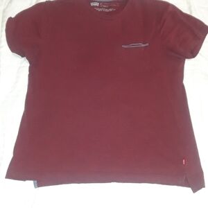 𝅺levi's  basic maroon tee with front pocket size XL